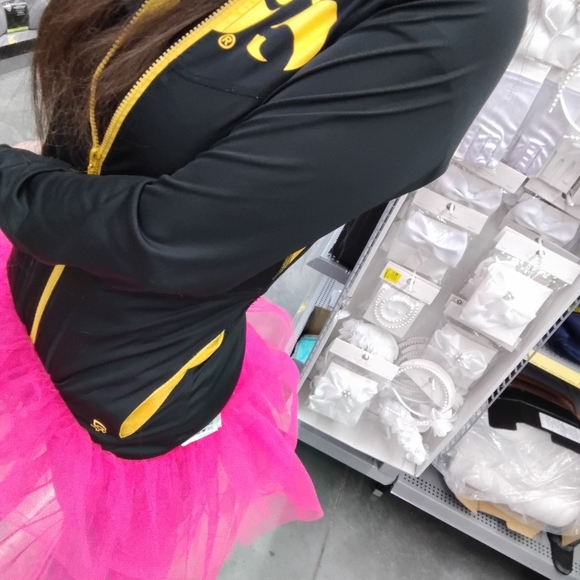 Meet your Posher, Stephanie - Picture 2 of 2